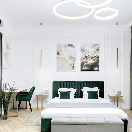 Garden High Ceilings Free Parking