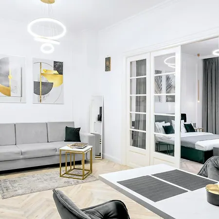 Garden High Ceilings Free Parking *