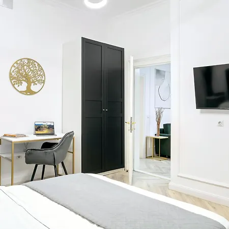 Garden High Ceilings Free Parking *