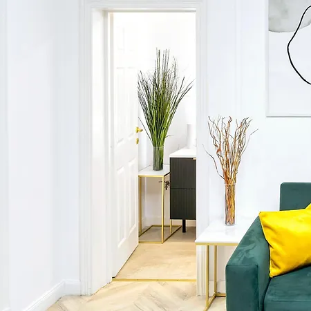 Garden High Ceilings Free Parking