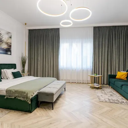 For Rent With Garden - High Ceilings Free Park