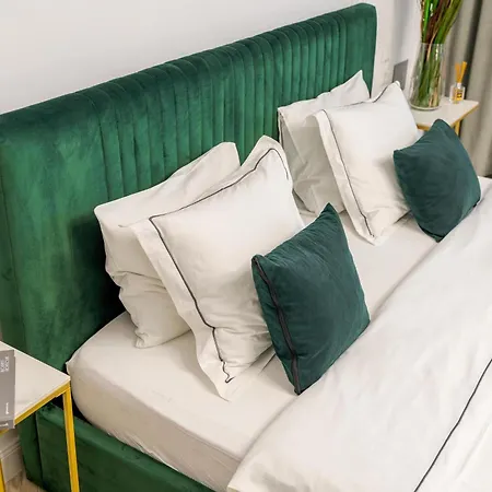 For Rent With Garden - High Ceilings Free Park