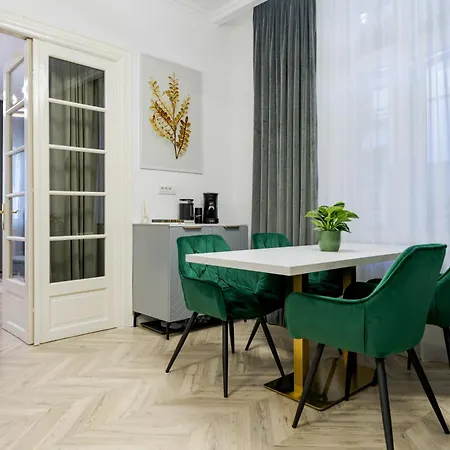 Downtown Private Garden & Garage For Parking * Bucharest