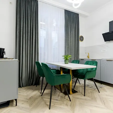 Downtown Private Garden & Garage For Parking Villa Bucharest