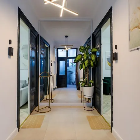 Villa Downtown Private Garden & Garage For Parking *