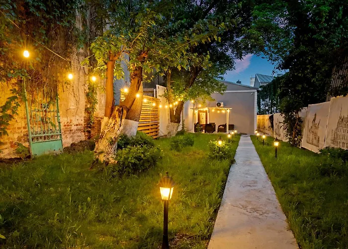 Downtown Private Garden Free Park