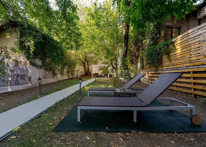 Downtown Private Garden Free Park *