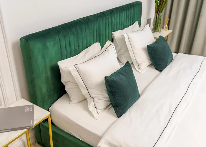 Downtown Private Garden Free Park