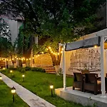 빌라 Downtown Private Garden Free Park