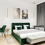 Downtown Private Garden Free Park 부쿠레슈티