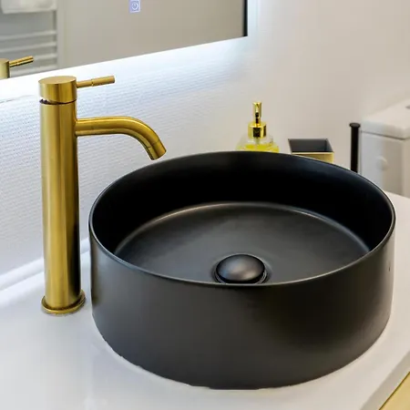 Villa For Rent With Garden - High Ceilings - Free Park -invoice At Request Bucarest